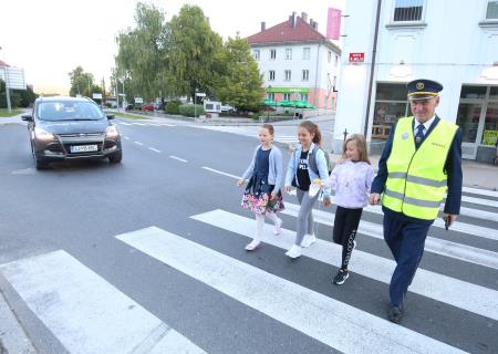 VARNA POT V ŠOLO 02 FOTO LJUBO VUKELIČ